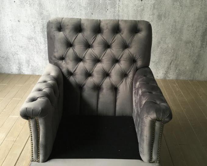 Il bottone della singola persona ha trapuntato Sofa Classic Velvet With Casters/rivestimento naturale leggero 0