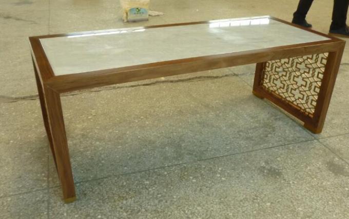 Il lato contemporaneo solido della struttura di legno della betulla presenta per il piccolo salone 1