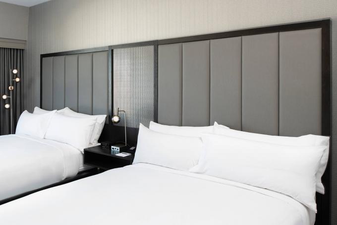 Gli insiemi su misura della mobilia della camera da letto dell'hotel includono la mobilia fissa 1