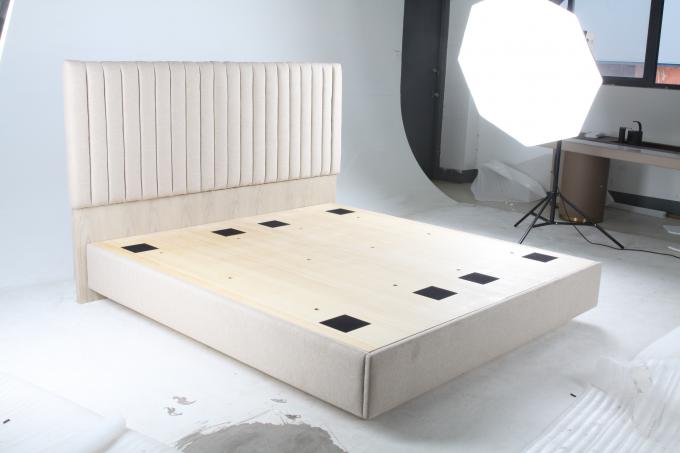 Gli insiemi della mobilia della camera da letto dell'hotel includono il colore bianco della mobilia fissa e re Bed 0