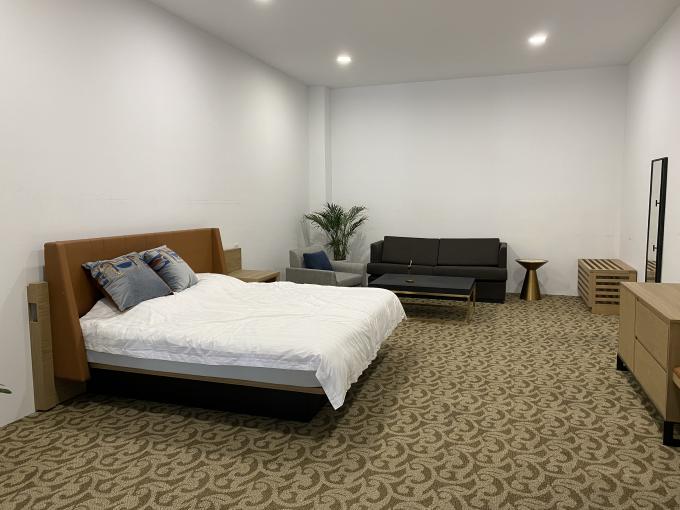 Gli insiemi su misura della mobilia dell'hotel includono la Tabella Sofa Modern della testata della piattaforma 1