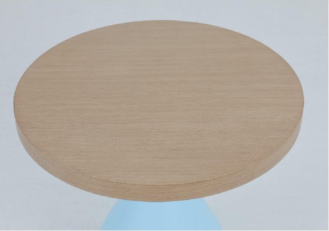 Tavolo da letto moderno in legno con base a forma 0