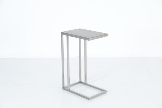 Buon prezzo Arredamento alberghiero Camere da letto Spazio pubblico Metallo base a forma di C Tavolo finale in linea