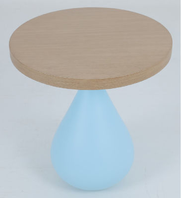 Tavolo da letto moderno in legno con base a forma