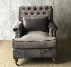 Buon prezzo Il bottone della singola persona ha trapuntato Sofa Classic Velvet With Casters/rivestimento naturale leggero in linea