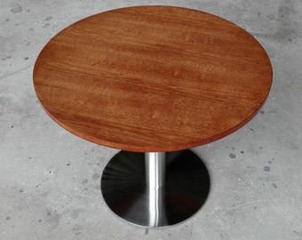 Buon prezzo La sala da pranzo di legno durevole presenta il metallo lucidato per il ristorante in linea