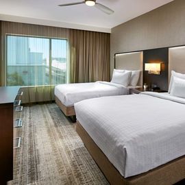 Buon prezzo Casegoods su ordine di ospitalità dell'hotel cinque stelle moderno di lusso FFE di stile, mobilia di legno della camera da letto dell'hotel in linea