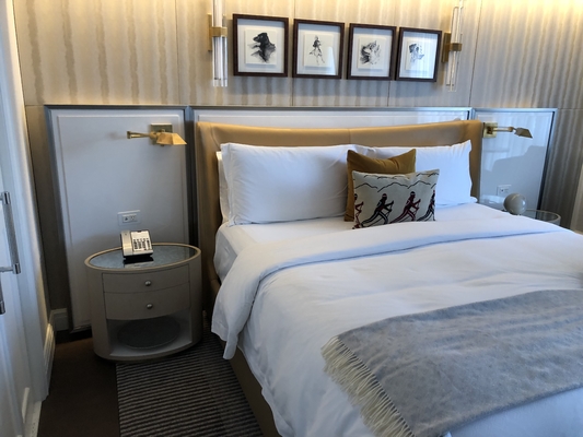 Buon prezzo La mobilia cinque stelle di lusso della camera da letto dell'hotel di ospitalità mette per re Size Room in linea