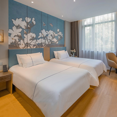 Buon prezzo Mobilia della camera da letto dell'albergo di lusso del letto gemellato con rivestimento giallo scuro del legno solido in linea