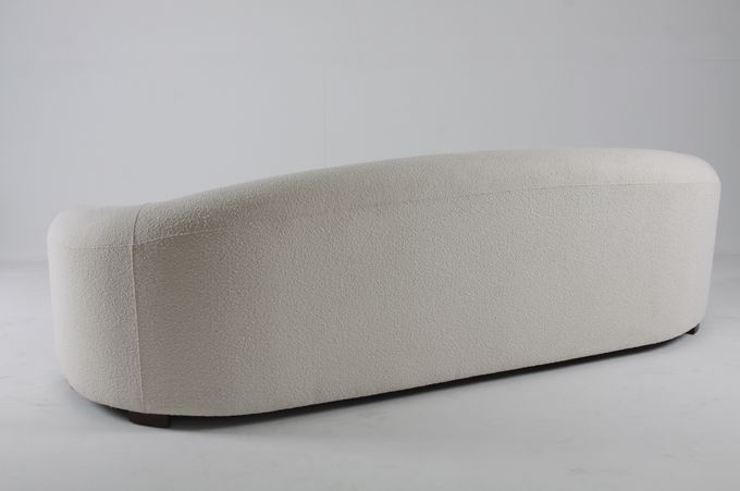 Salone bianco di lusso e moderno Sofa With Wooden Legs di Boucle 0
