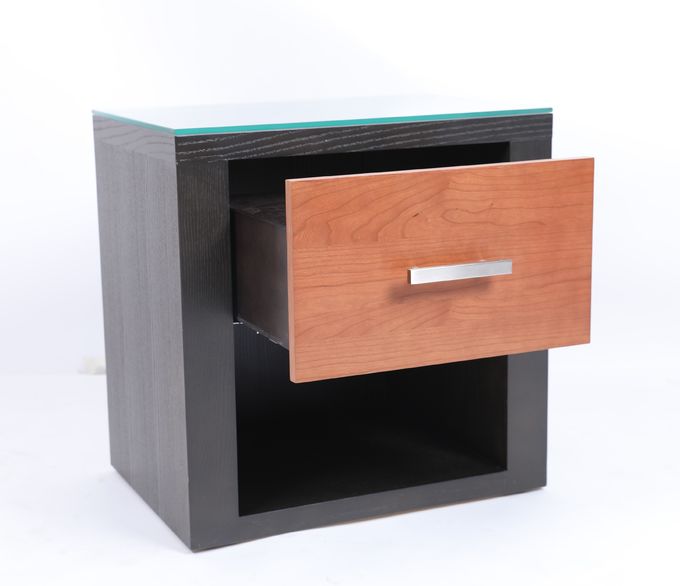 Maniglia domestica di legno dell'hotel del comodino di due colori e della camera da letto della mobilia del metallo 0