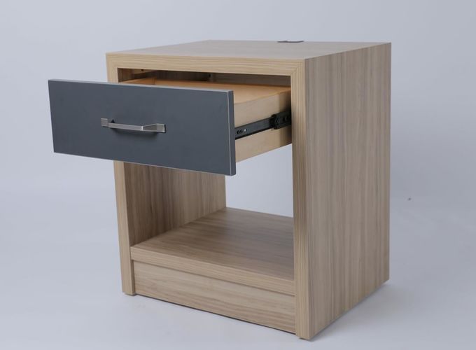 Comodino su ordinazione di notte del grano di legno per il salone 1